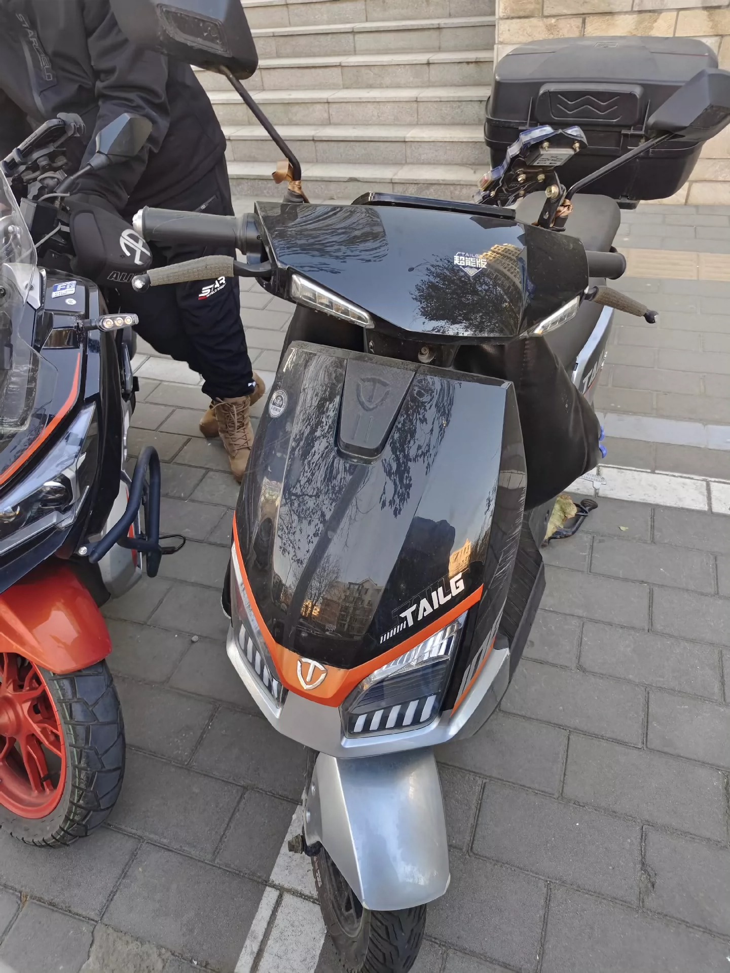 出售个人闲置的TAILG台铃电动车，车况良好，续航55km-65km，前后碟刹，有明显使用痕迹，介意勿拍，无电池，跑外卖的车
